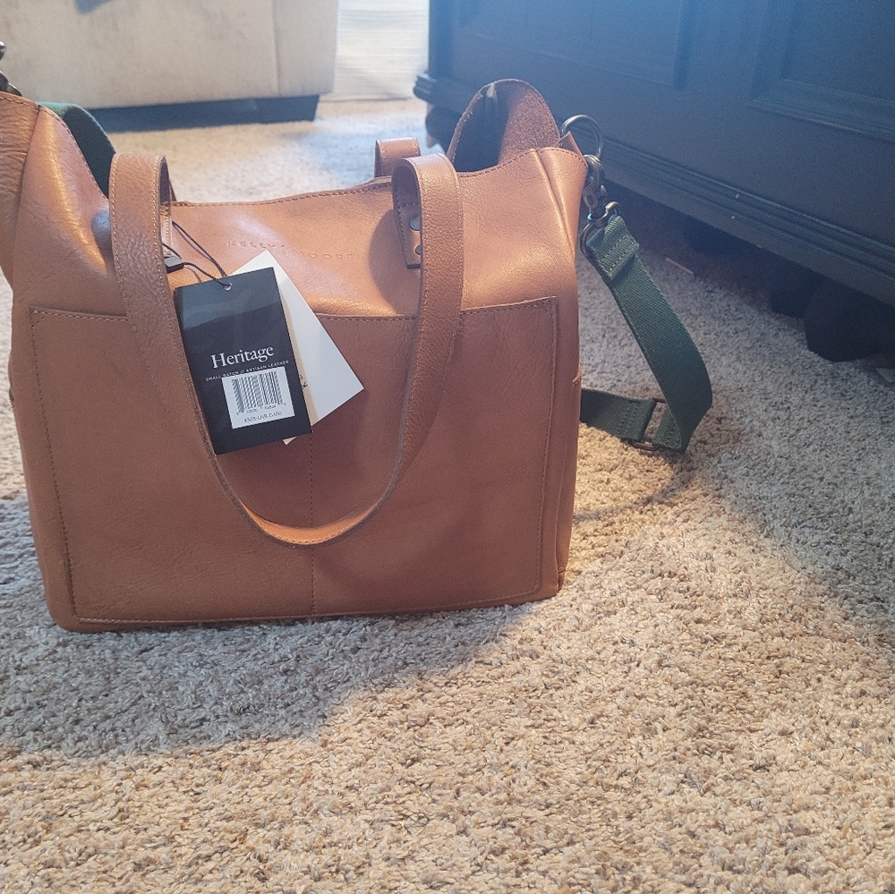 Kelly moore daniela dslr tote